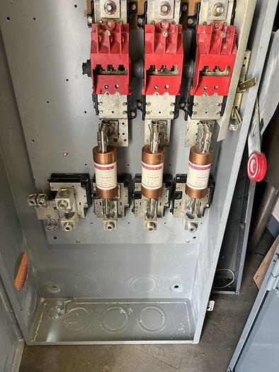 Used DG325NGK Cutler Hammer 400 Amp 240V 3P 4W Fusible Nema 1 Indoor Rated Disconnect 782113639208