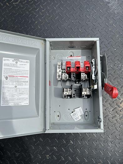 Used HF222N Siemens 60 Amp 240V 2 Pole 3 Wire Fusible Nema 1 Indoor Disconnect Switch