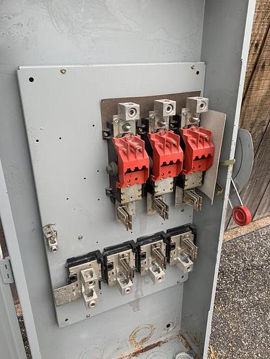 Used DH325NGK Cutler Hammer 400 Amp 240V 3P 4W Fusible Indoor Rated Disconnect Switch 782113207063