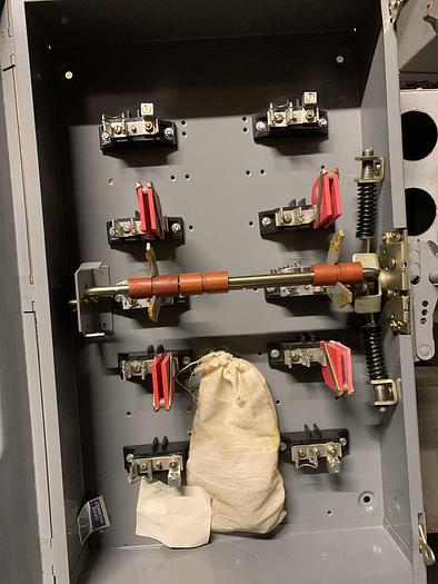 82261F Square D 30 Amp 600V 2 Pole Fusible Nema 1 Indoor Manual Transfer Switch