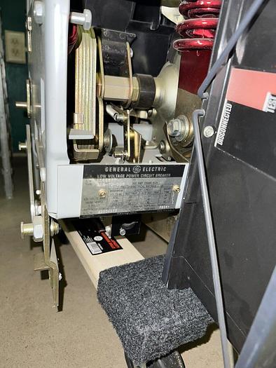 Used GE AKR-7D-30H 800 Amp 600V Electrically Operated Draw Out Air Circuit Breaker