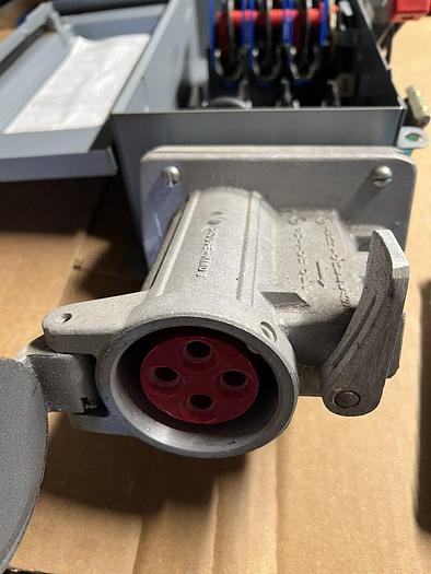 H362AWC Square D 60 Amp 600V 3P Fusible Disconnect Switch Pin & Sleeve New