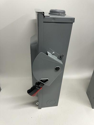 H323NRB Square D 100 Amp 240V 3P 4W Fusible Nema 3R Outdoor Rated Disconnect New