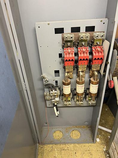Used DH326NGK Cutler Hammer 600 Amp 240V 3P 4W Fusible Indoor Disconnect  Switch