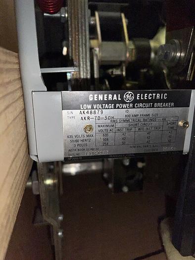 GE AKR-7D-30H 800 Amp 600V Electrically Operated Draw Out Air Circuit Breaker