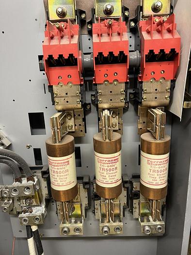 Used DH326NGK Cutler Hammer 600 Amp 240V 3P 4W Fusible Indoor Disconnect  Switch