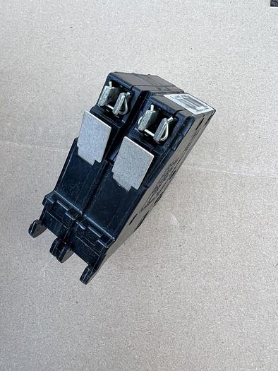 CH2100 Eaton Cutler Hammer 100 Amp 240V 2 Pole Plug In Circuit Breaker New 782113102375