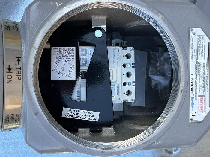 Russellstoll DBRE340403000 Max-Guard 30 Amp 480V Explosion Proof Receptacle New