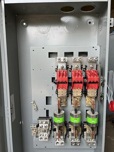 Used DG326NGK Cutler Hammer 600 Amp 240V 3P 4W Fusible Indoor Disconnect Switch