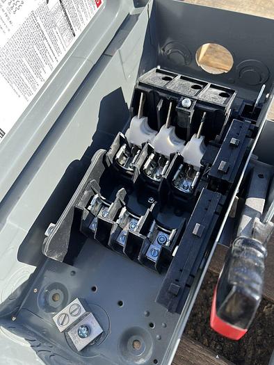 Used H322N Square D 60 Amp 240V 3 Pole 4 Wire Fusible Nema 1 Indoor Disconnect Switch