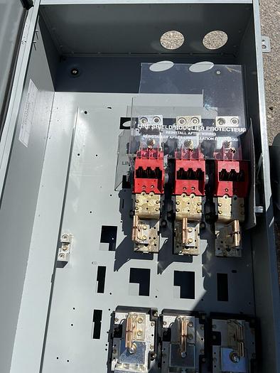 Used DH326NRK Cutler Hammer 600 Amp 240V 3P 4W N3R Fusible Outdoor Rated Disconnect