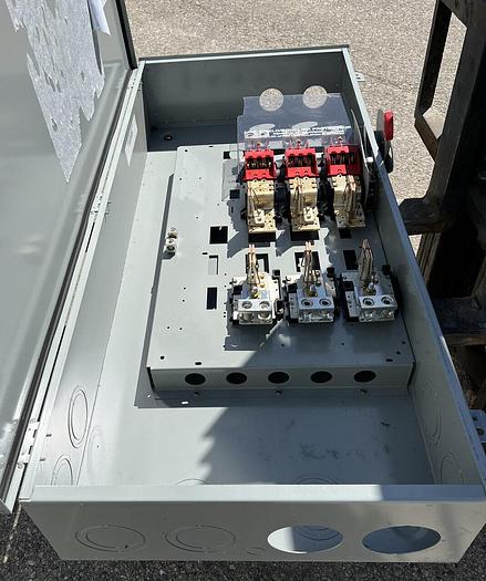 Used DH326NRK Cutler Hammer 600 Amp 240V 3P 4W N3R Fusible Outdoor Rated Disconnect