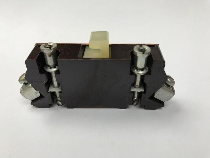 Used C320KA3 Cutler Hammer Auxiliary Contact Series A2 600V Max AC