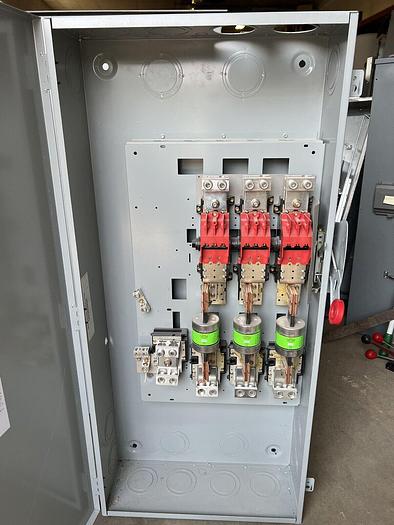 Used DG326NGK Cutler Hammer 600 Amp 240V 3P 4W Fusible Indoor Disconnect Switch