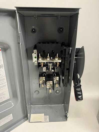 H323NRB Square D 100 Amp 240V 3P 4W Fusible Nema 3R Outdoor Rated Disconnect New