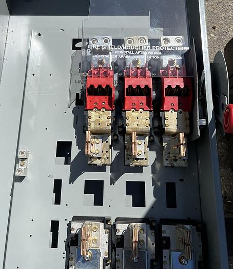 Used DH326NRK Cutler Hammer 600 Amp 240V 3P 4W N3R Fusible Outdoor Rated Disconnect