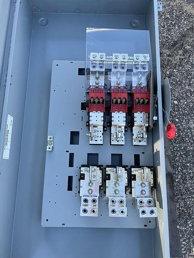 DH327FGK Cutler Hammer 800 Amp 240V Fusible Indoor Rated Disconnect Switch New