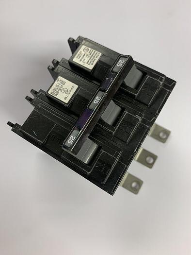 Used B325HH Siemens 25 Amp 240V 3 Pole 65K Rated Bolt On Circuit Breaker