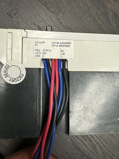 Used JGA3250NN EATON 250 Amp 600V 3 Pole Bolt On Circuit Breaker AUXALRMJPK 782116008612