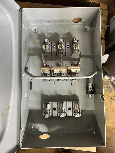 Used DF423A Crouse Hinds 100 Amp 240V 3P 3W Fusible Indoor Disconnect Switch