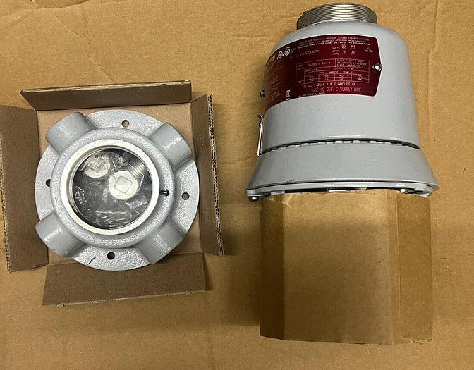 Used EVLEDCX3C701 EATON Crouse Hinds LED Luminaire  100-277 Vac, 30W New In Box