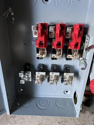 Used DG324NGK Cutler Hammer 200 Amp 240V 3P 4W Fusible Indoor Disconnect Switch