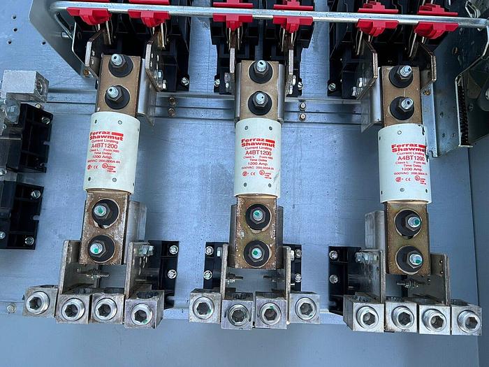 Used HF368N Siemens 1200 Amp 600V 3 Phase 4 Wire Fusible Indoor Disconnect Switch