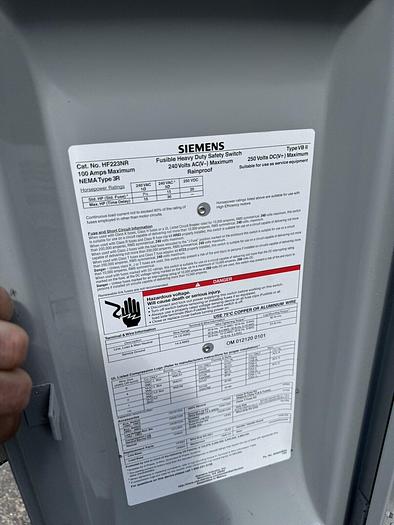Used HF223NR Siemens 100 Amp 240V 2 Pole 3W Fusible Nema 3R Outdoor Rated Disconnect