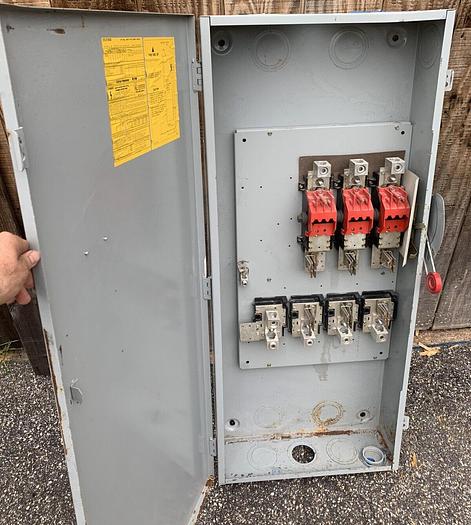 Used DH325NGK Cutler Hammer 400 Amp 240V 3P 4W Fusible Indoor Rated Disconnect Switch 782113207063