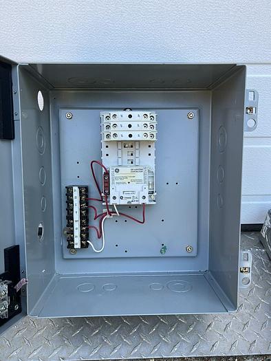 Used GE CR460B Lighting Contactor Complete with GE 460XE1D Enclosure Hand Off Auto