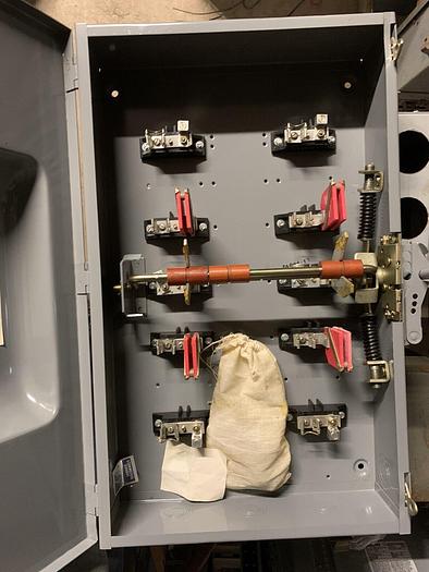 82261F Square D 30 Amp 600V 2 Pole Fusible Nema 1 Indoor Manual Transfer Switch