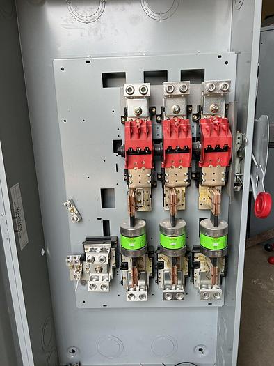 Used DG326NGK Cutler Hammer 600 Amp 240V 3P 4W Fusible Indoor Disconnect Switch