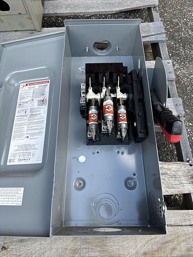 Used H323NRB Square D 100 Amp 240V 3P 4W Fusible Nema 3R Outdoor Rated Disconnect