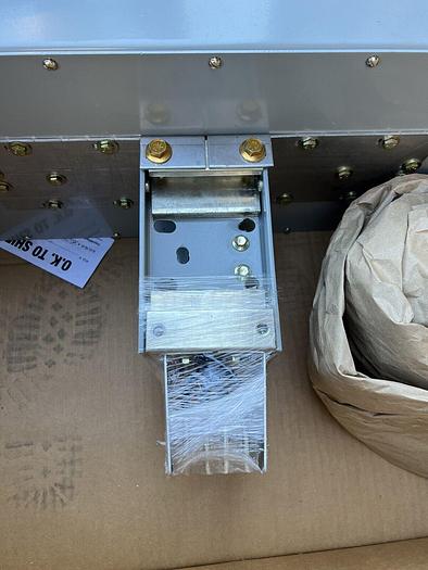 Eaton Pow-R-Way III 600 Amp End Tap Box 208/120V 3 Phase 4 Wire Tap Box New