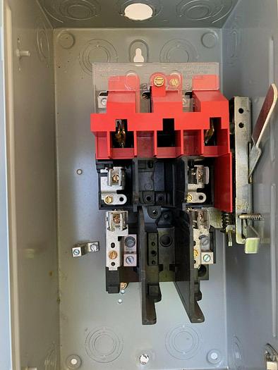 Used DH221FGK Cutler Hammer 30 Amp 240V 2 Pole Fusible Nema 1 Fused