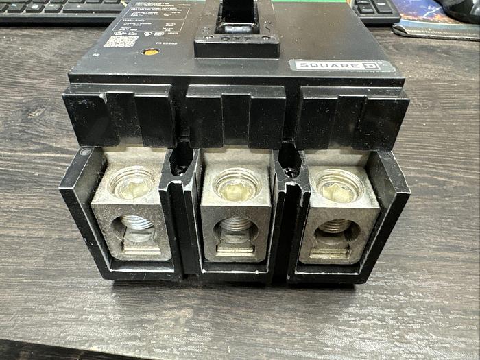 QDP32200TM Square D 200 Amp 240V 25kA@240V 3 Pole Bolt On Circuit Breaker
