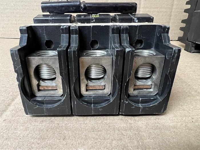 Used QOB3125VH Square D 125 Amp 240V 3 Pole Bolt On Circuit Breaker 785901065470