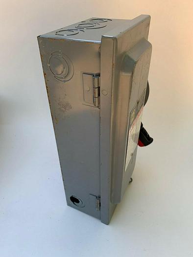 Used H222N Square D 60 Amp 240V 2 Pole 3 Wire Neutral Fusible Nema 1 Fused
