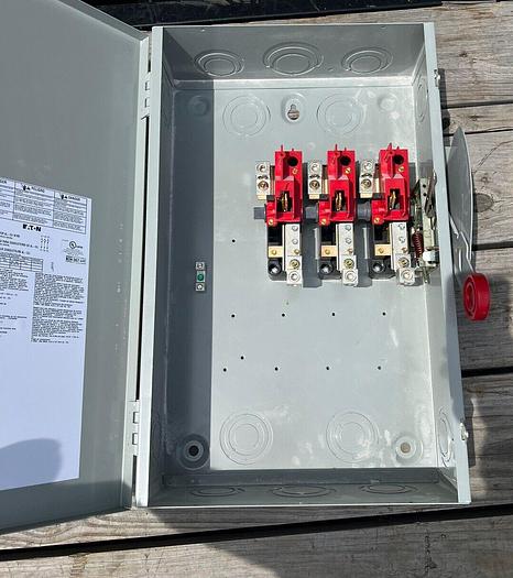 DG324UGK Culter Hammer 200 Amp 240V 3P Non Fusible Nema 1 Indoor Disconnect New