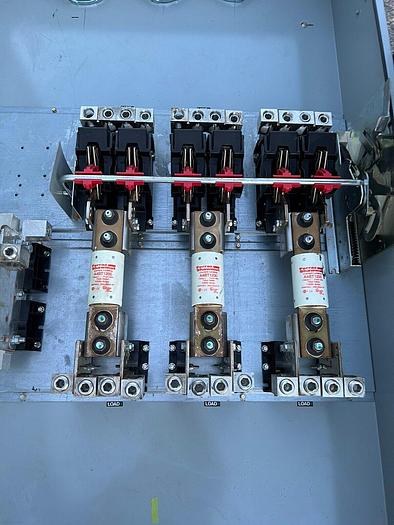Used HF368N Siemens 1200 Amp 600V 3 Phase 4 Wire Fusible Indoor Disconnect Switch