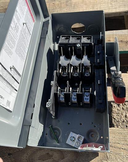 Used H322N Square D 60 Amp 240V 3 Pole 4 Wire Fusible Nema 1 Indoor Disconnect Switch