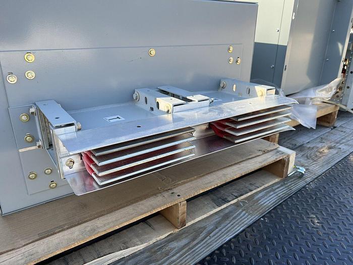 Eaton Pow-R-Way 5000 Amp Busway 800 Amp Bus Plug Disconnect HMDL3800 Breaker