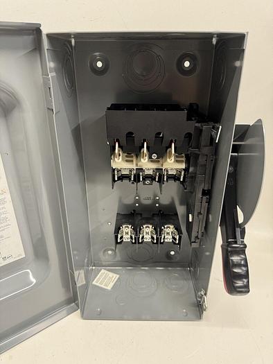 H362 Square D 60A 600V 3 Pole Fusible Nema 1 Indoor Rated Disconnect Switch New