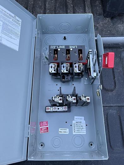 TH4323 GE 100 Amp 240V 3P 4W Fusible Nema 1 Indoor Rated Disconnect Switch 783164009255