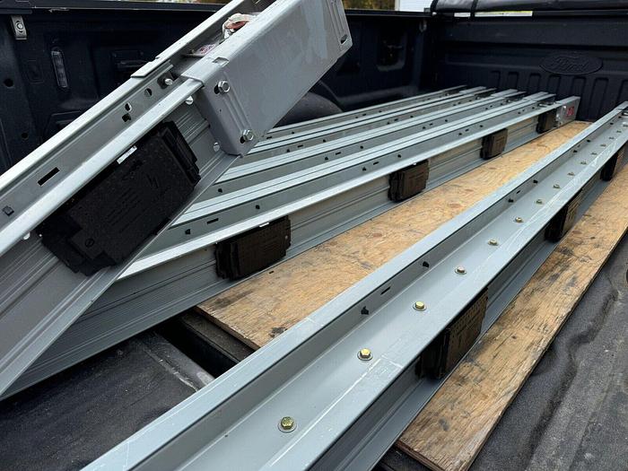 GE P3HA10SLI10 1000 Amp 600V 3 Phase 3 Wire Plug In Bus Duct New Busway