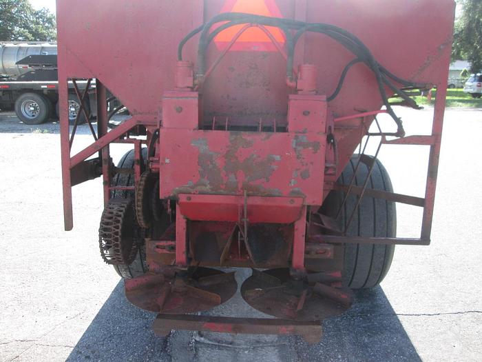 Used M&S 3 Ton Fertilizer Spreader