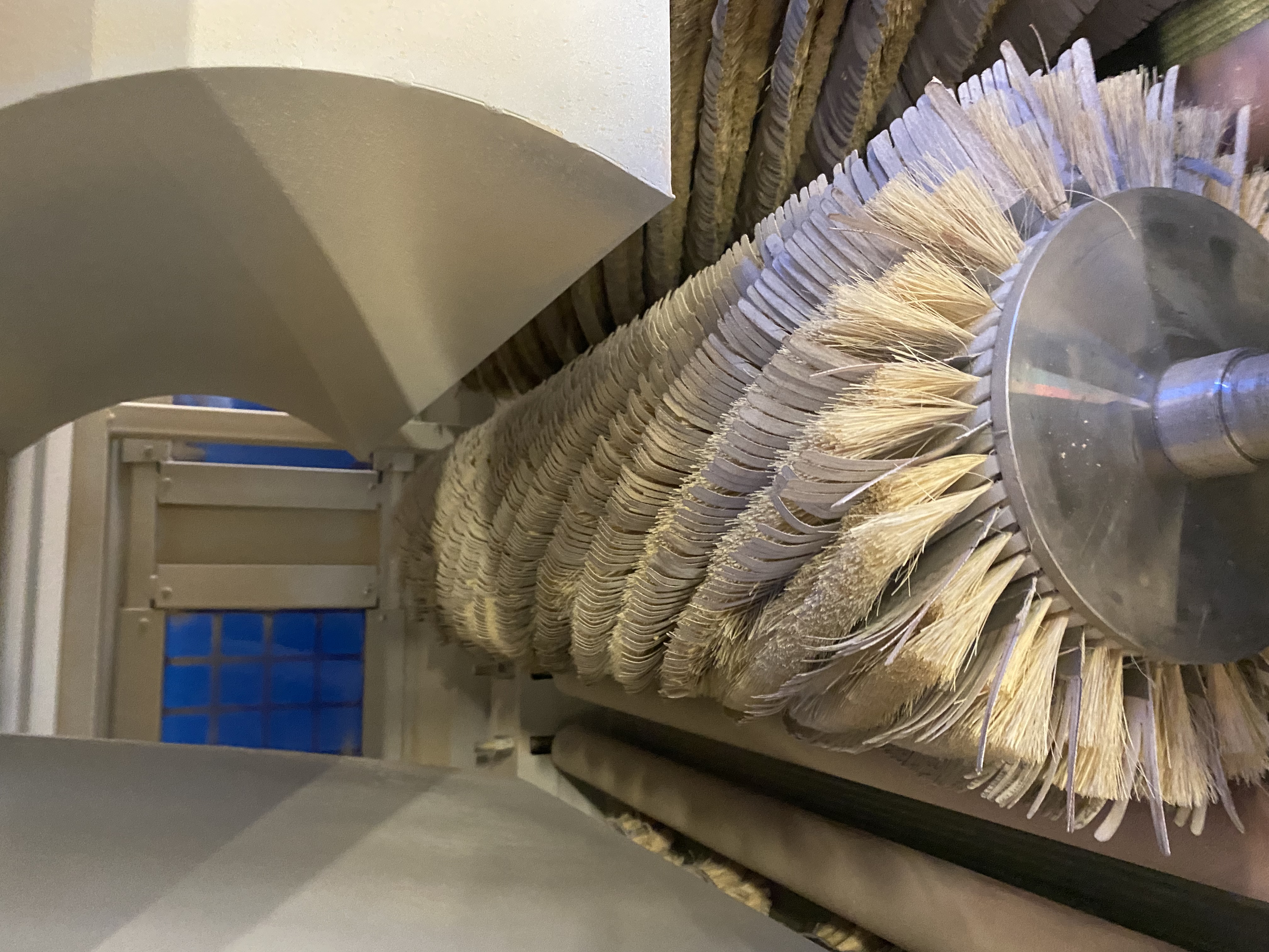 Used 2017 Quingdao KC1000-2YP-4R 18 discs sanding brush 4 long sanding roller sanding machine