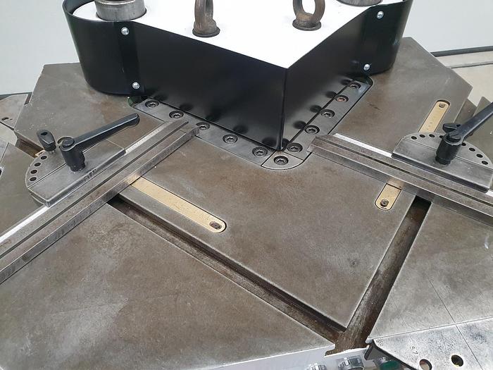 Gebraucht Ausklinkmaschine Indumasch 254