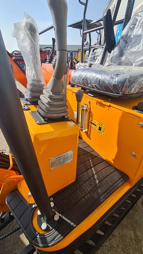 2022 Mini Excavator XN08 - 880 kg.