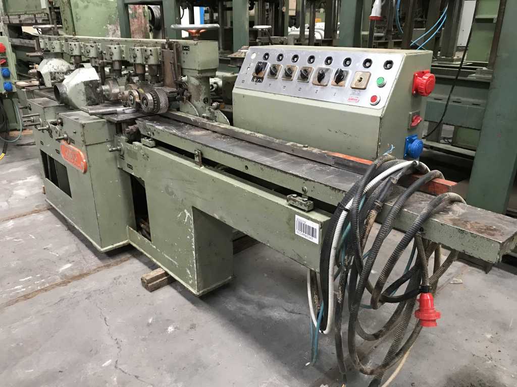 Usato Scorniciatrice marca Gubish attrezzata per pezzi tondi da 34,50mm (completa di utensili per altri diametri di pezzi tondi)